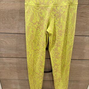Sweaty Betty Flatter Me Yellow Neon Camel Snake Jacquard 7/8 Leggings Women XS
